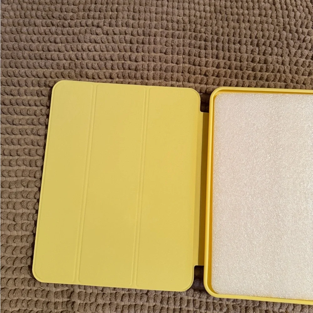 Slightly Used 10th or 11th Generation APPLE IPAD Cover
